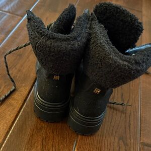 Tommy Hilfiger Black Fleece-Lined Boots